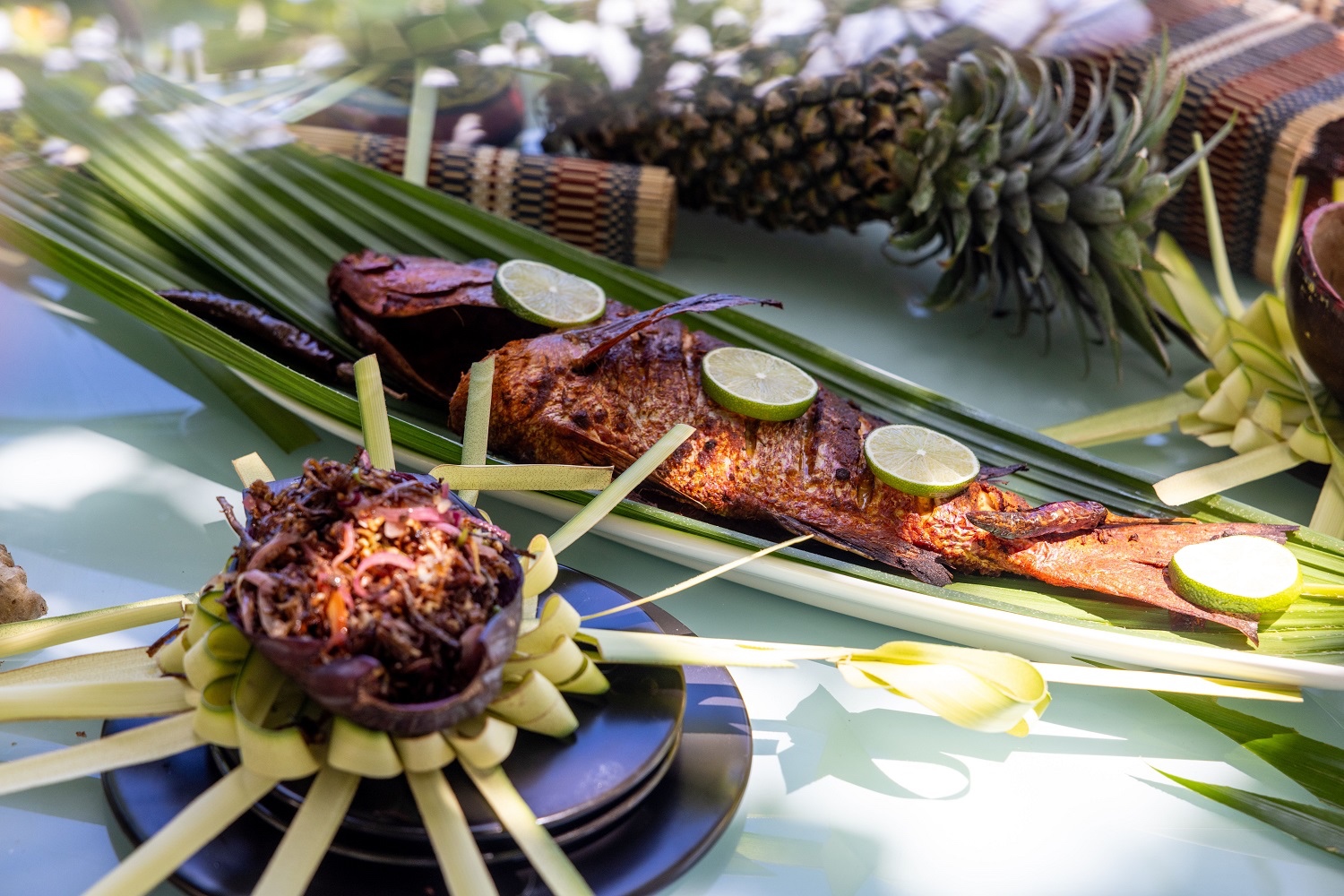 Gegrillter Fisch mit Boashi (Sun Siyam Vilu Reef) (Bildquelle: @sunsiyam.com)