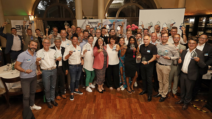 Die glücklichen Gewinner der Leserwahl„products of the year 2023“bei der Preisverleihung. (Die Bildrechte liegen bei dem Verfasser der Mitteilung.) Die glücklichen Gewinner der Leserwahl„products of the year 2023“bei der Preisverleihung. (Die Bildrechte liegen bei dem Verfasser der Mitteilung.)