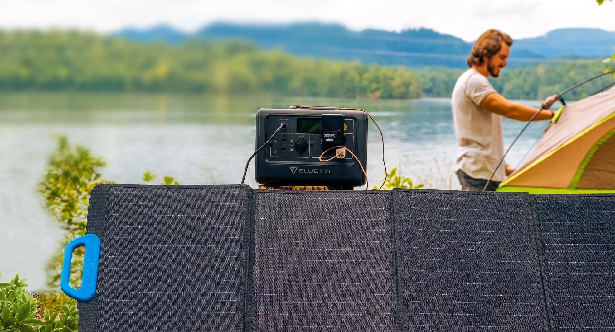 Unterwegs schnell und einfach aufgebaut. Die tragbaren Solar-Lösungen von BLUETTI (Bildquelle: BLUETTI) Unterwegs schnell und einfach aufgebaut. Die tragbaren Solar-Lösungen von BLUETTI (Bildquelle: BLUETTI)