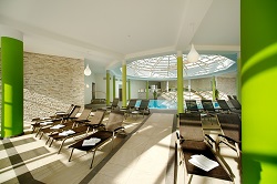 Liegemöglichkeiten in der Thermenoase (c) Bernhard Rohnke (Hotel Fürstenhof)