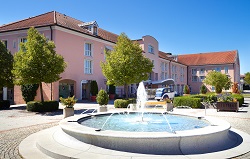 Außenansicht des Hotels (c) Marcel Peda (Hotel Maximilian)