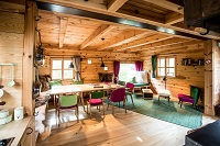 Naturbehaftete Stube der Hütte Luki (c) Weichselbraun (Hollmann am Berg)