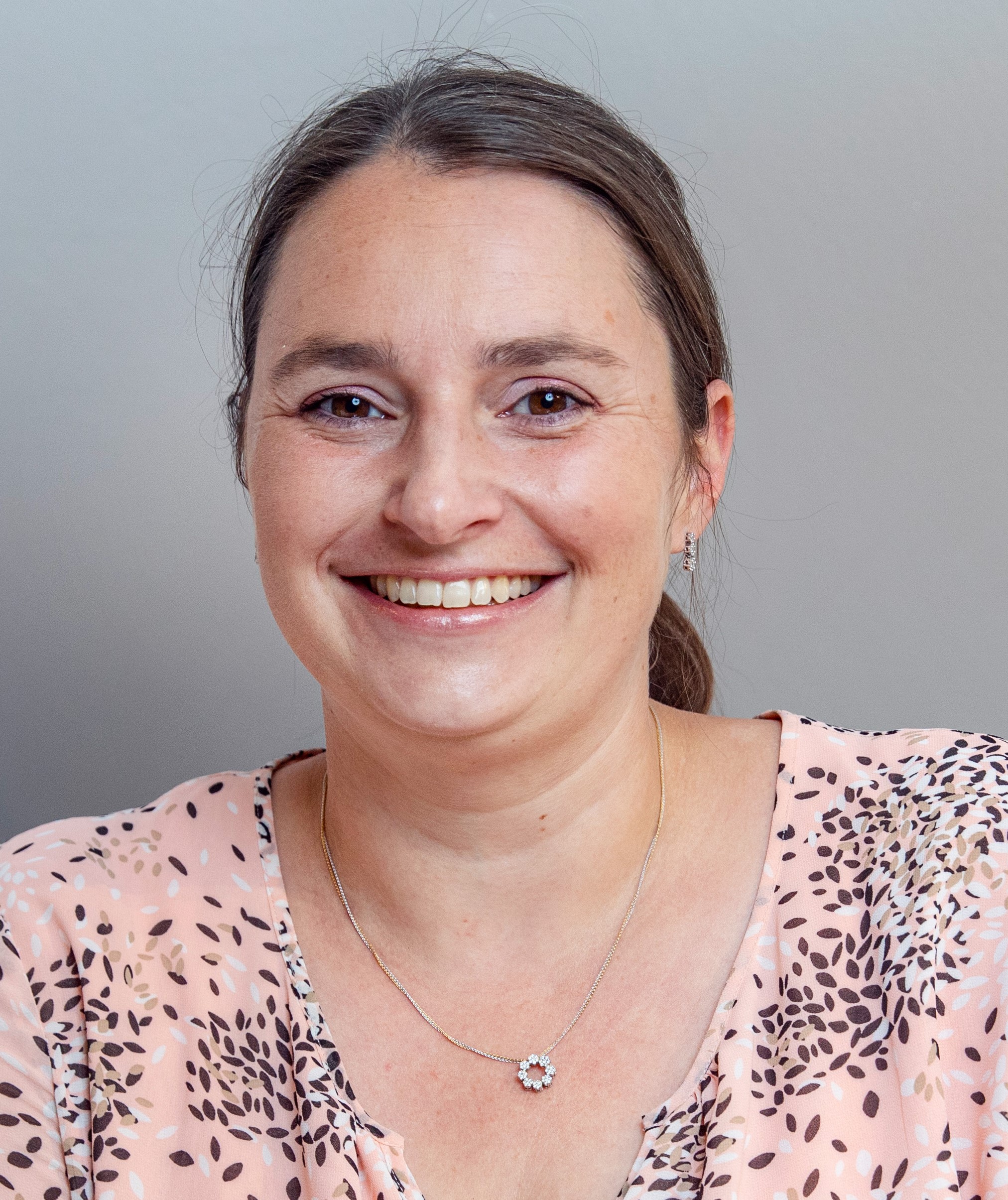  Katharina Leuffen, Geschäftsführerin des „Wasserstoff Hub Rhein-Kreis-Neuss/Rheinland e.V.“, mit Si