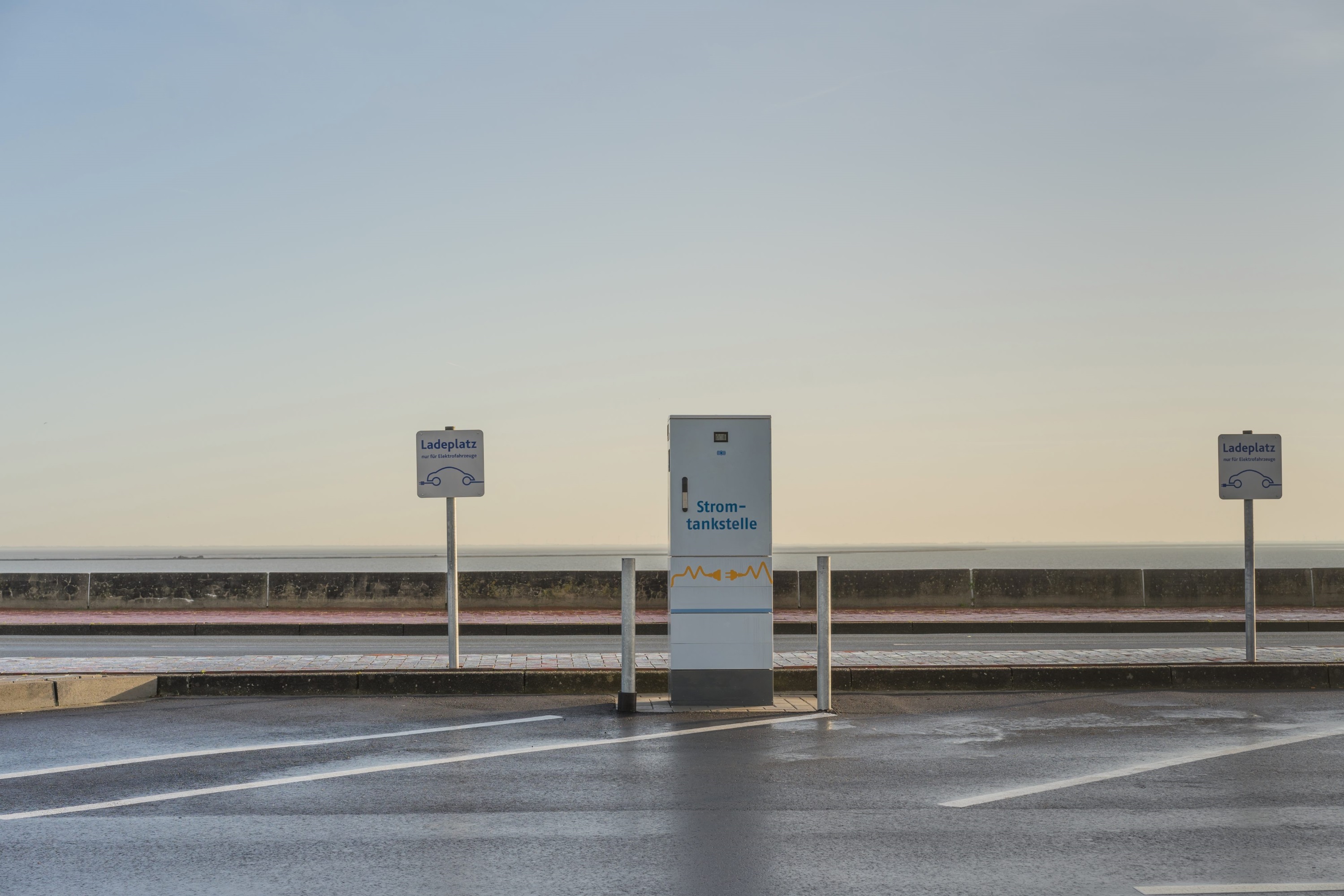 Bezüglich der E-Mobilität muss sich einiges tun, damit die Ladesäulen nicht dauerhaft leer bleiben. (Die Bildrechte liegen bei dem Verfasser der Mitteilung.)