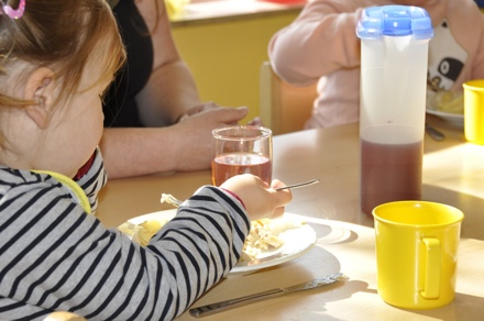 Alle Kinder bekommen ein leckeres Essen speziell auf sie abgestimmt. Alle Kinder bekommen ein leckeres Essen speziell auf sie abgestimmt.