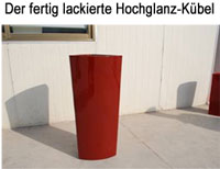 der fertig lackierte Fiberglas-Kübel in Hochglanz