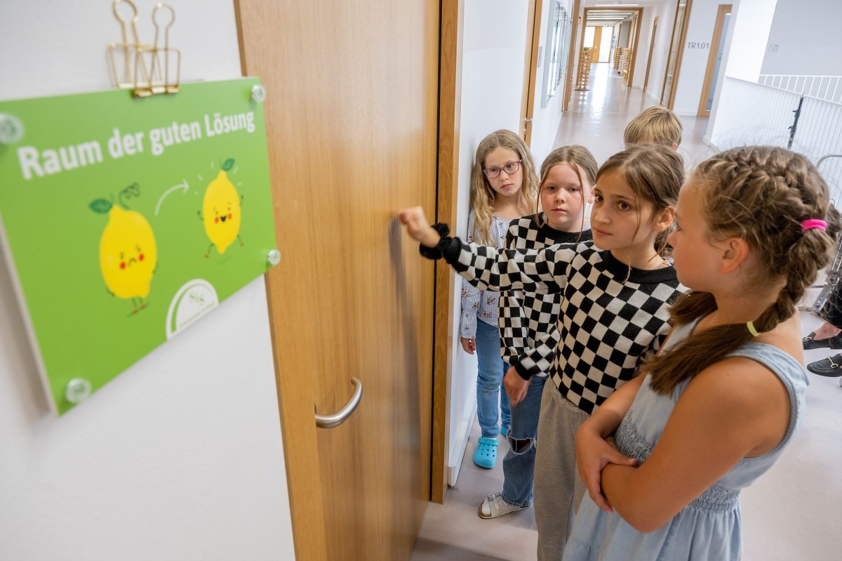 Ehrenamtlich Mediator:in werden und als Seniorpartner in School helfen, Konflikte zu lösen. (© Frank Heller) Ehrenamtlich Mediator:in werden und als Seniorpartner in School helfen, Konflikte zu lösen. (© Frank Heller)