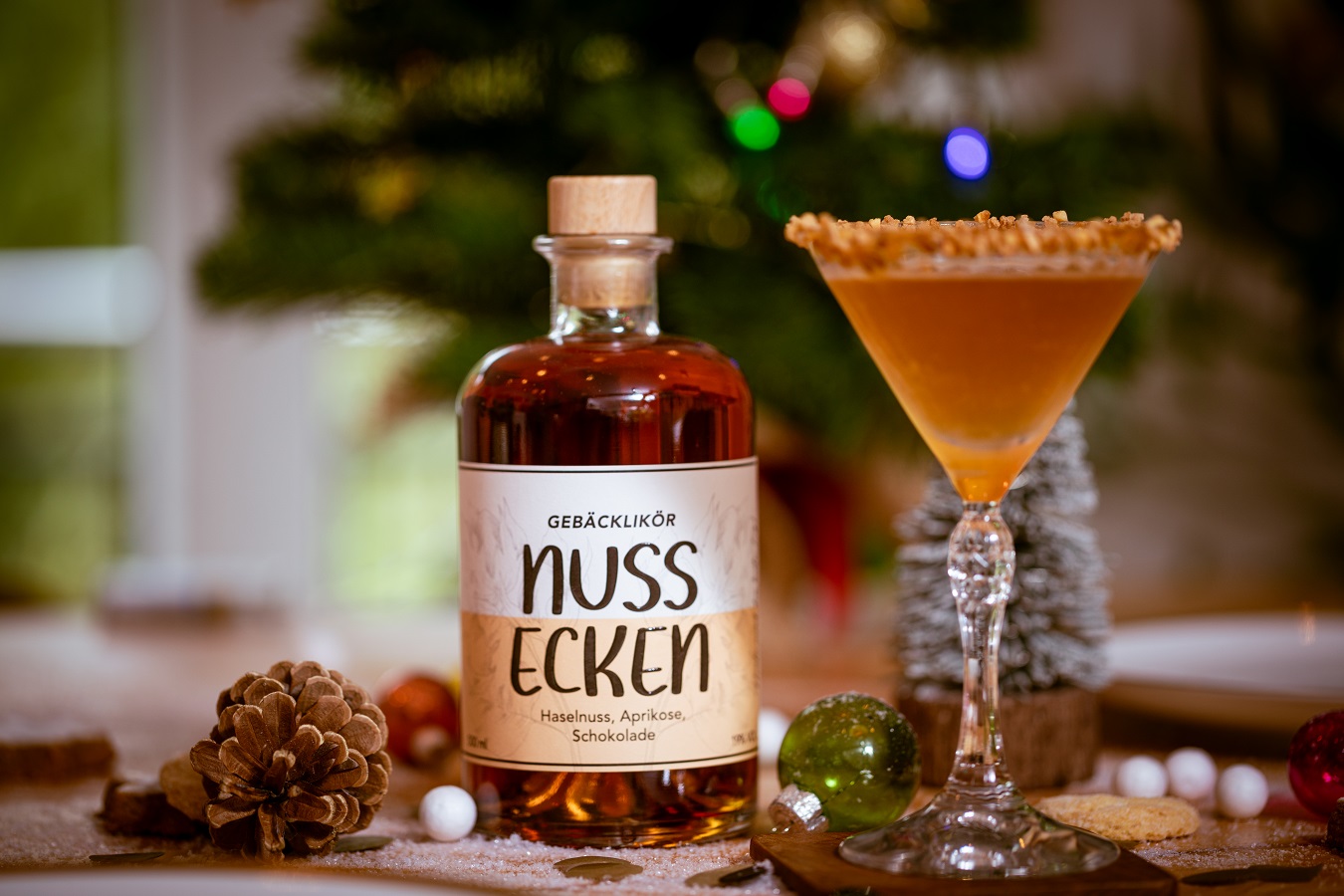 Der Nusslikör / Nusseckenlikör von Heimat Heroes bietet für die kalte Jahreszeit ein neues, äußerst leckeres Genusserlebnis. Der Nusslikör / Nusseckenlikör von Heimat Heroes bietet für die kalte Jahreszeit ein neues, äußerst leckeres Genusserlebnis.