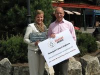 Überreichung des „Zoover Awards“ an Angelique Klar (Geschäftsführung Themepark & Resort Slagharen)