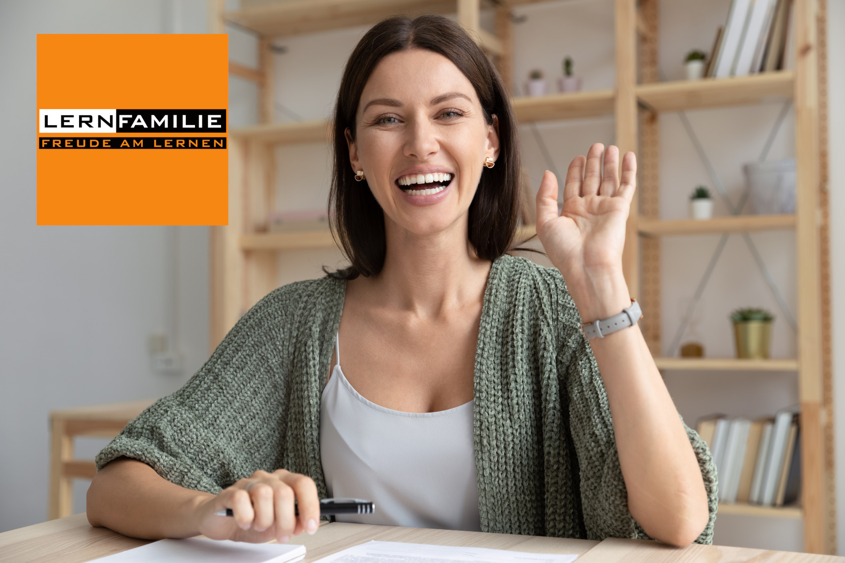 Nachhilfelehrerin beim Unterricht (Bildquelle: AdobeStock_325330189-2-fizkes)