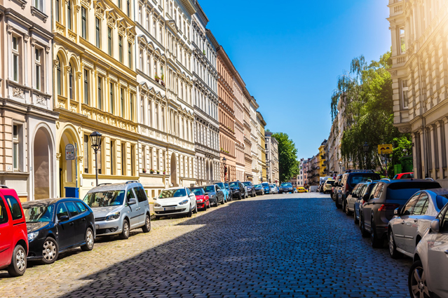 Die Parkplatzsuche in Innenstädten ist häufig schwierig. (Bildquelle: ERGO Group) Die Parkplatzsuche in Innenstädten ist häufig schwierig. (Bildquelle: ERGO Group)