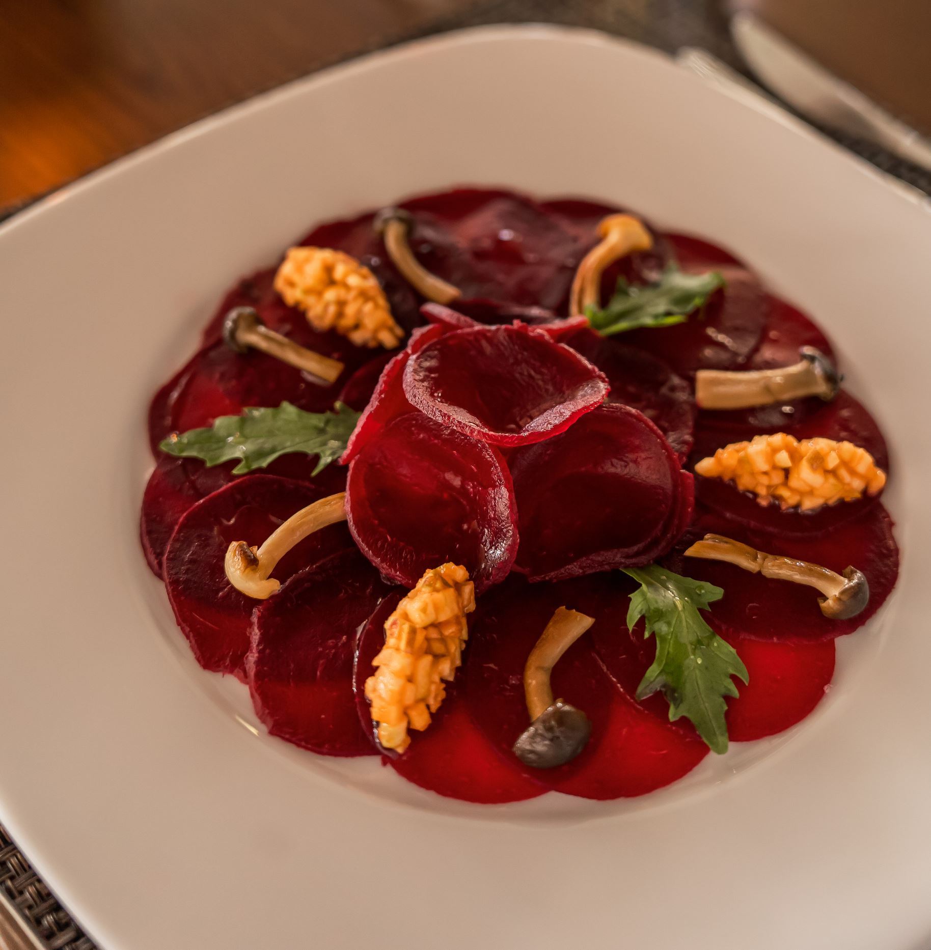 Geröstetes Rote-Bete-Carpaccio. Copyright: Nova Maldives