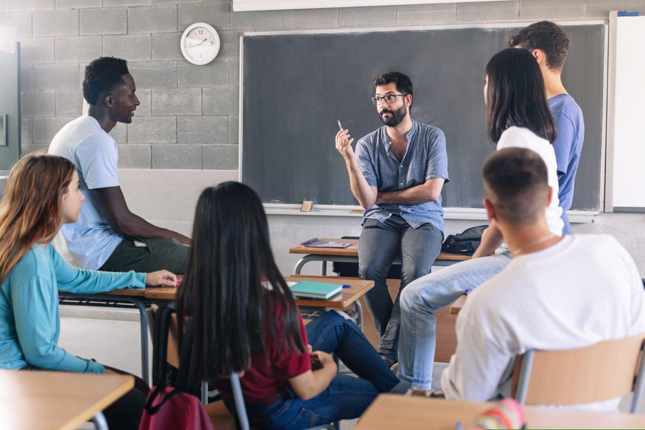 Mobbing den Boden entziehen heißt: in der Schule thematisieren, aufklären, vorbeugen. Mobbing den Boden entziehen heißt: in der Schule thematisieren, aufklären, vorbeugen.