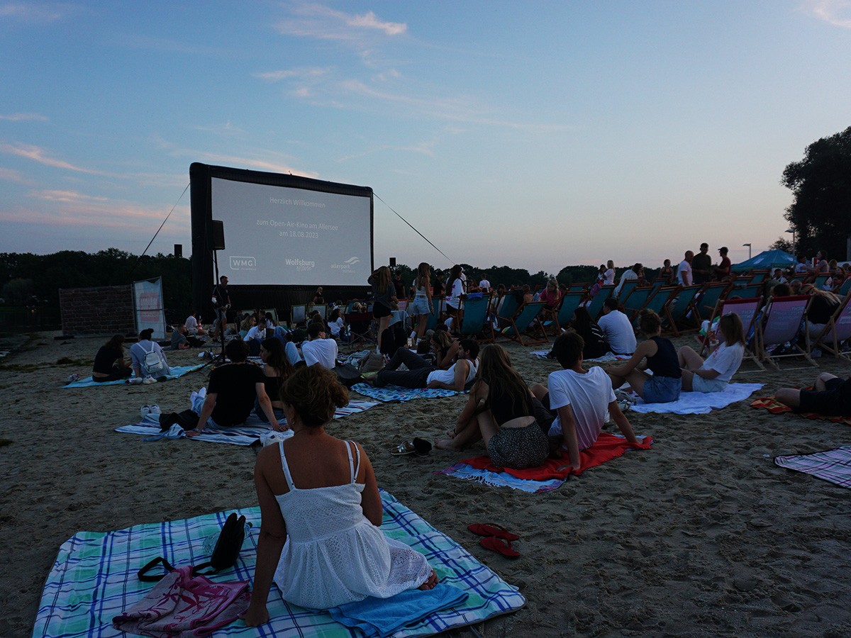 Open-Air-Strandkino am Allersee 2023 (© WMG Wolfsburg) Open-Air-Strandkino am Allersee 2023 (© WMG Wolfsburg)