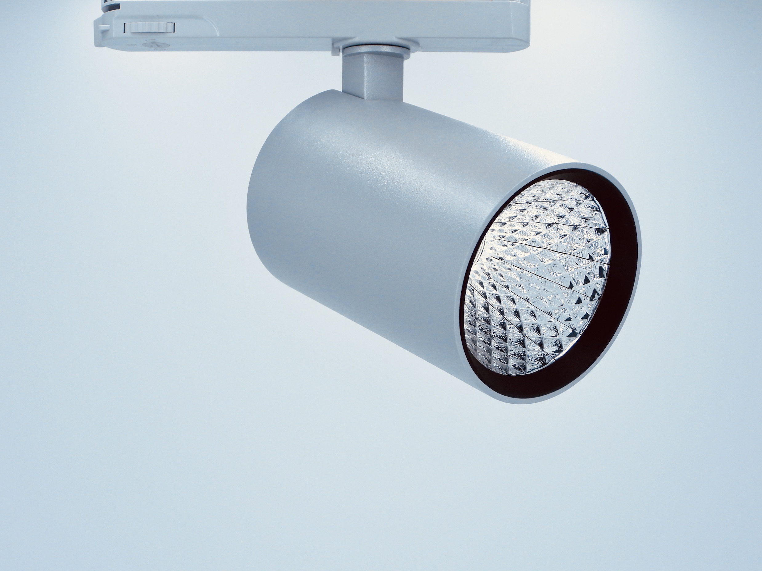 Stromschienenstrahler grau von LED Explorer (Die Bildrechte liegen bei dem Verfasser der Mitteilung.) Stromschienenstrahler grau von LED Explorer (Die Bildrechte liegen bei dem Verfasser der Mitteilung.)