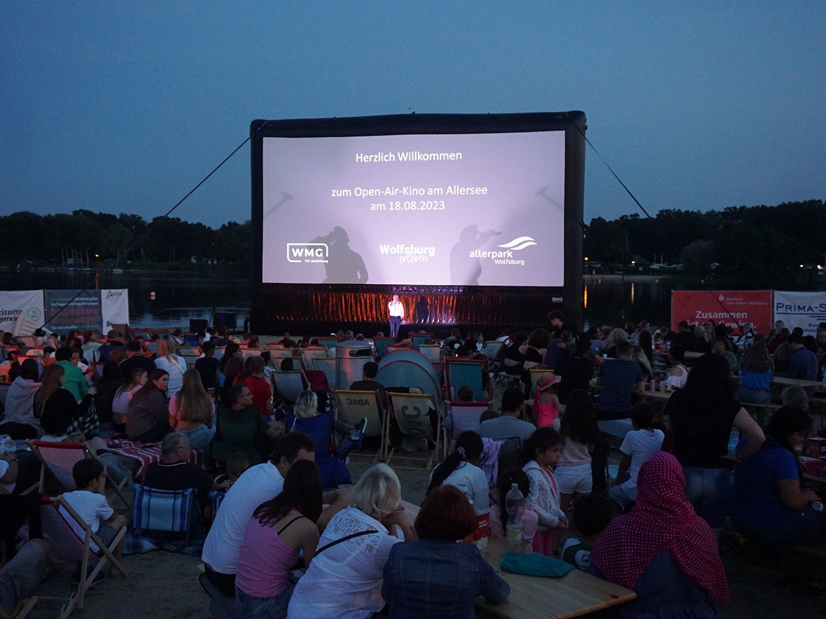 Open-Air-Strandkino am Allersee 2023 (© WMG Wolfsburg) Open-Air-Strandkino am Allersee 2023 (© WMG Wolfsburg)