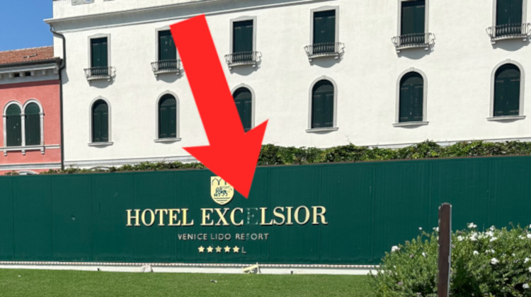 Grand Hotel Excelsior am Lido von Venedig, laut Gästen nicht zu empfehlen (Die Bildrechte liegen bei dem Verfasser der Mitteilung.)
