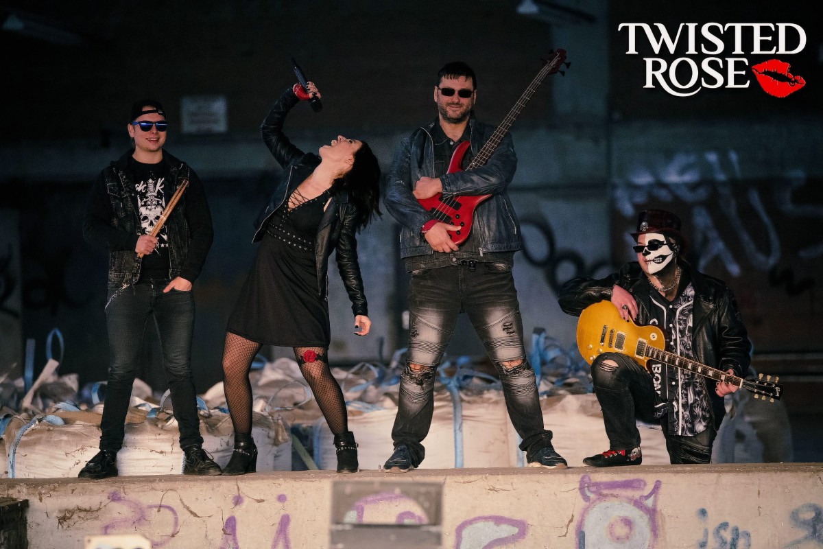 Twisted Rose - Bring Back Those Days (© Maximilian Hertwig) Twisted Rose - Bring Back Those Days (© Maximilian Hertwig)