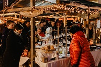 Verkauf am Adventsmarkt (c) Maria Harms Photography (Wildkogel Arena Neukirchen & Bramberg)