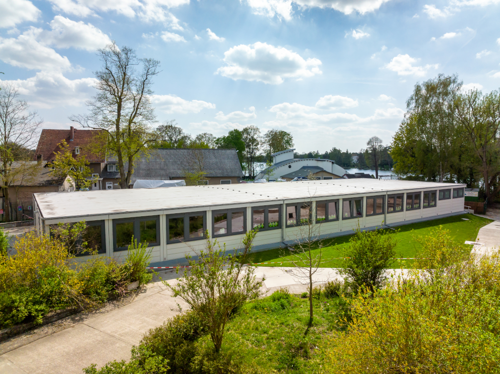 ProENERGY Anlage als Interimsgebäude, bestehend aus 35 Containern mit Platz für 4 Klassenräume und e