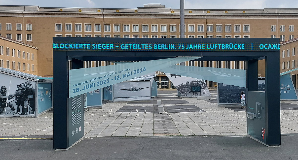 XXL-Laufschrift von Daylite in Berlin