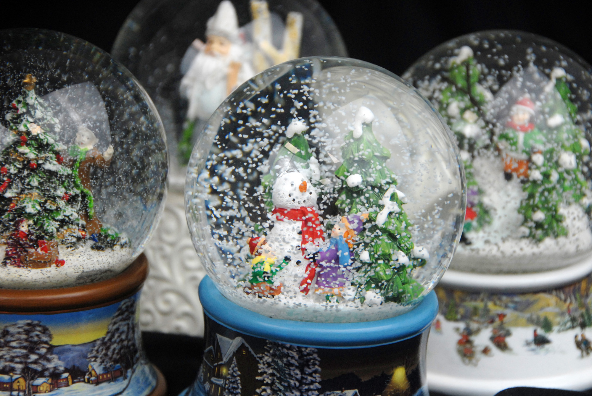 Nostalgie Schneekugeln versetzen in romantische und festliche Stimmung (Die Bildrechte liegen bei dem Verfasser der Mitteilung.)