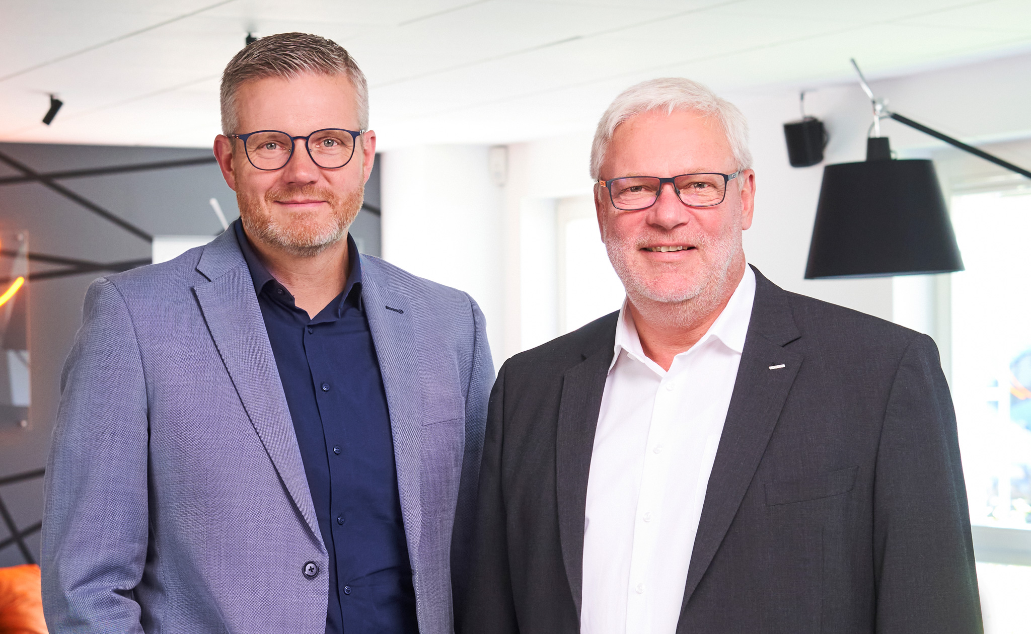Neuer Geschäftsführer Markus Humpert (links) mit dem ehemaligen Geschäftsführer Christoph Busch (rechts). Neuer Geschäftsführer Markus Humpert (links) mit dem ehemaligen Geschäftsführer Christoph Busch (rechts).