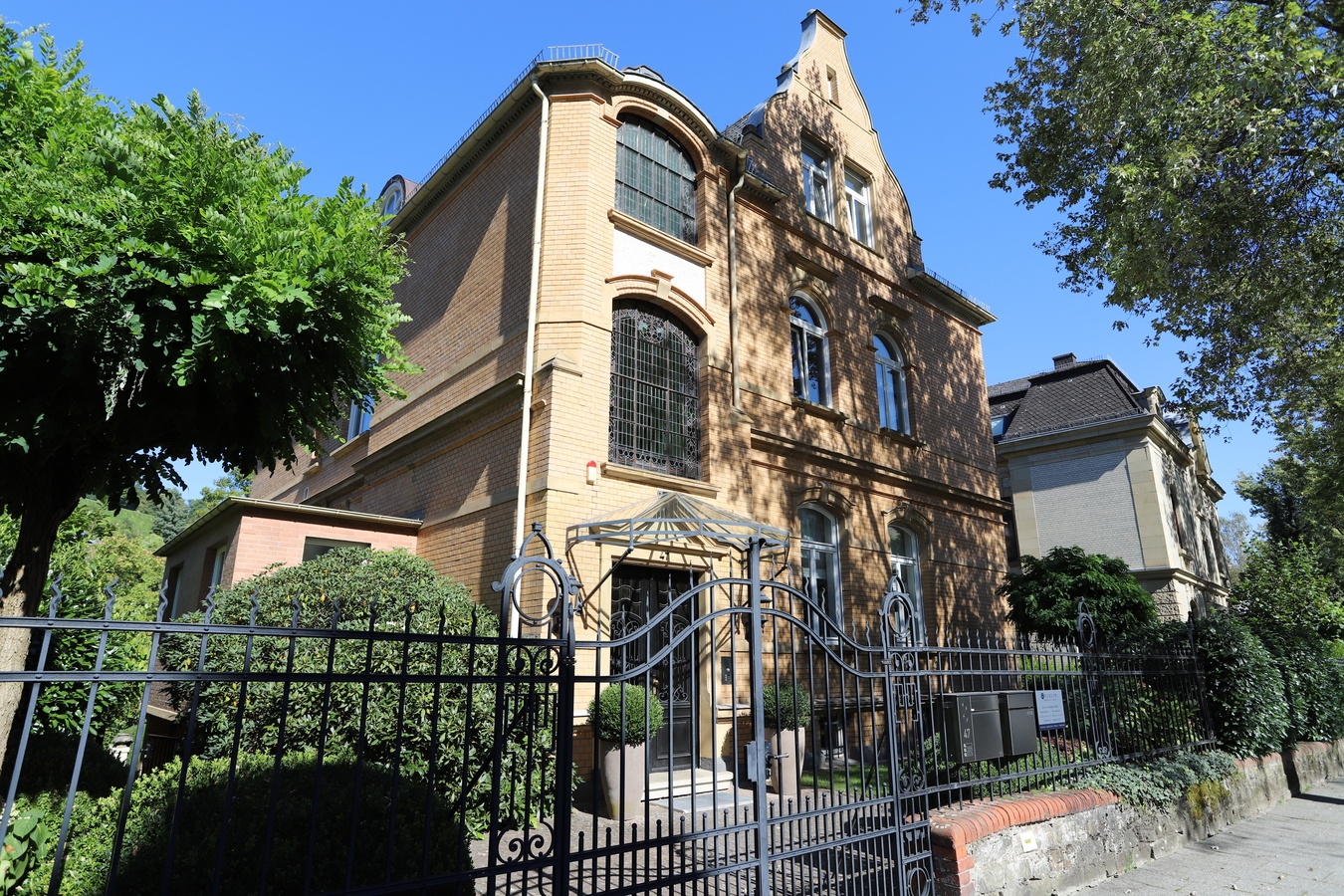 Immobilienmakler Wiesbaden GRUNDUM Immobilien Immobilienmakler Wiesbaden GRUNDUM Immobilien