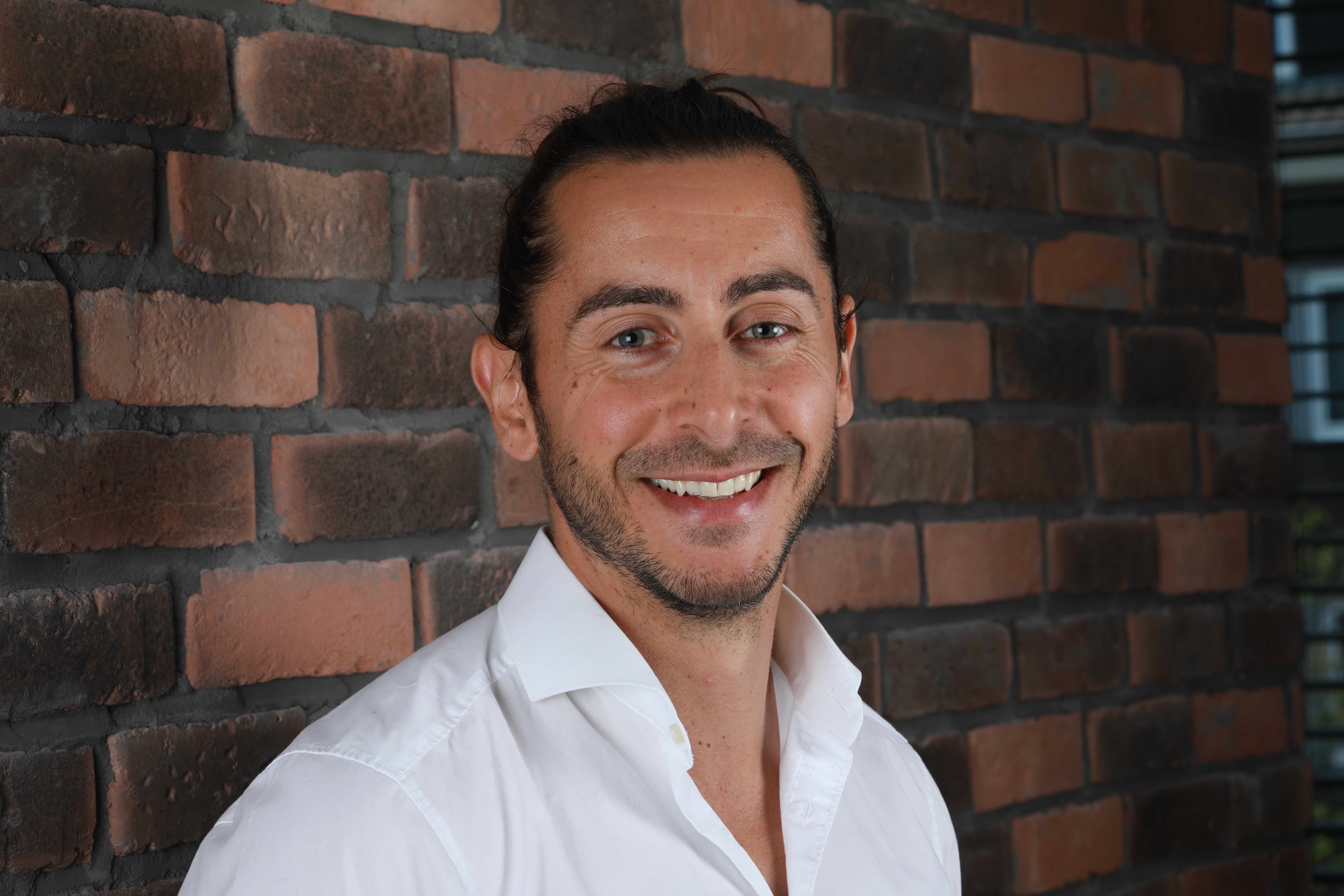 Zahnarzt Düsseldorf, Dr. Alexander Vuck (Die Bildrechte liegen bei dem Verfasser der Mitteilung.) Zahnarzt Düsseldorf, Dr. Alexander Vuck (Die Bildrechte liegen bei dem Verfasser der Mitteilung.)