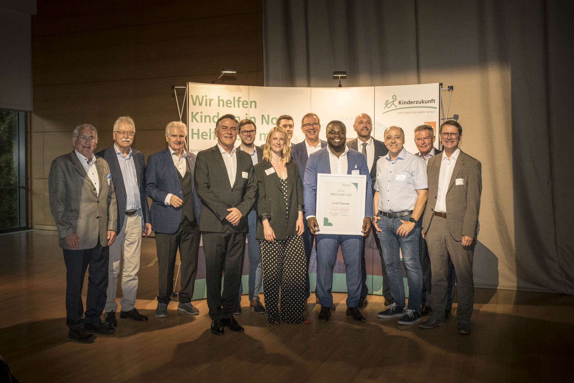 Vorstands- und Beiratsmitglieder der Stiftung mit prominenten Gästen