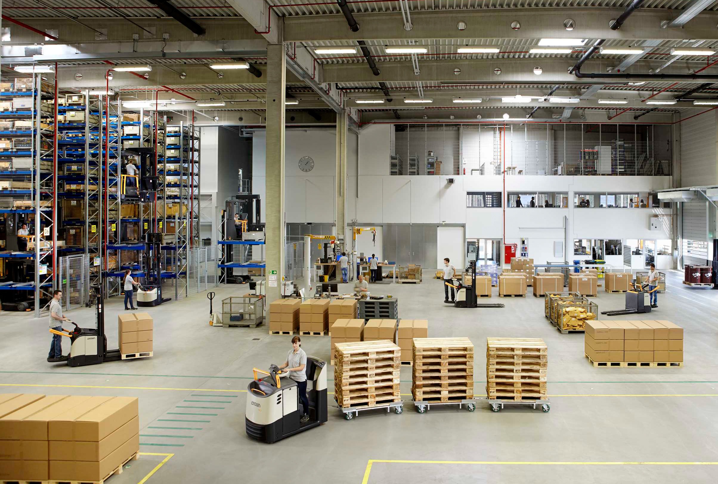 Mit Crown Warehouse Solutions profitieren Kunden von integrierten Komplettlösungen aus einer Hand (Die Bildrechte liegen bei dem Verfasser der Mitteilung.)