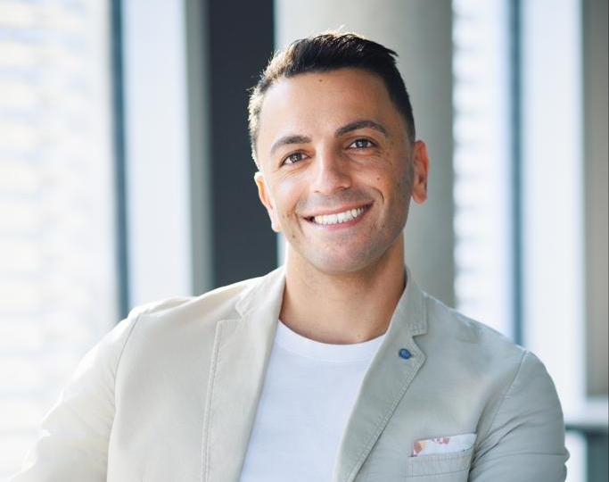 Ozan Cekic berät Unternehmen bei Sanierungs- und Restrukturierungsprojekten @agora-consulting-group (Die Bildrechte liegen bei dem Verfasser der Mitteilung.)