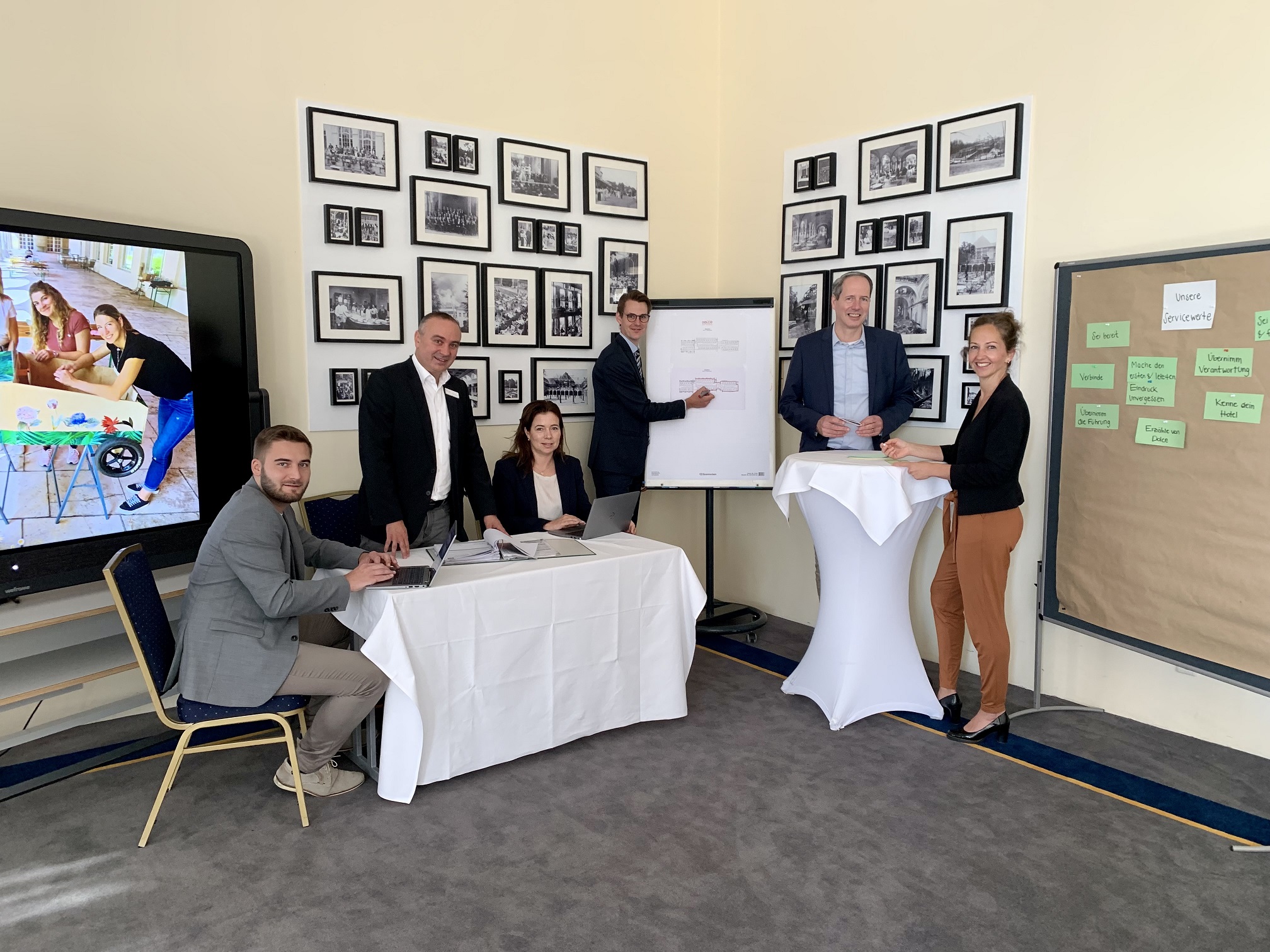 Brainstorming im Dolce - das neue Executive Team. (Bildquelle: Dolce by Wyndham Bad Nauheim) Brainstorming im Dolce - das neue Executive Team. (Bildquelle: Dolce by Wyndham Bad Nauheim)