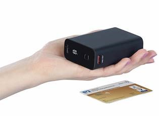 revolt Ultrakompakte Powerbank PB-400 im Kreditkarten-Format (Die Bildrechte liegen bei dem Verfasser der Mitteilung.) revolt Ultrakompakte Powerbank PB-400 im Kreditkarten-Format (Die Bildrechte liegen bei dem Verfasser der Mitteilung.)