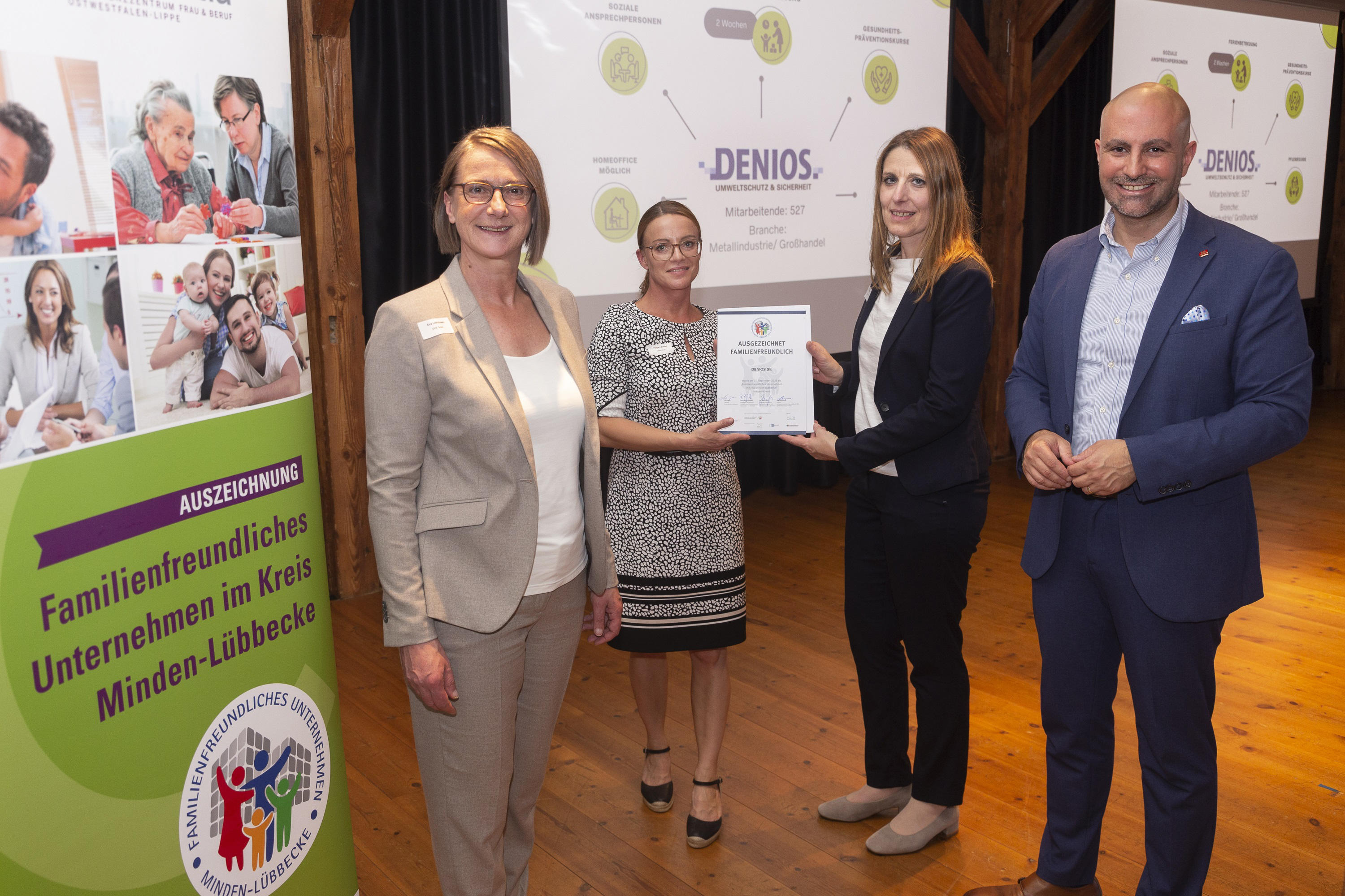 Helgard Meffert (2.v.l.) und Maria Nunes (2.v.r.) mit Eva Leschinski (ganz links) sowie Ali Dogan (Die Bildrechte liegen bei dem Verfasser der Mitteilung.)