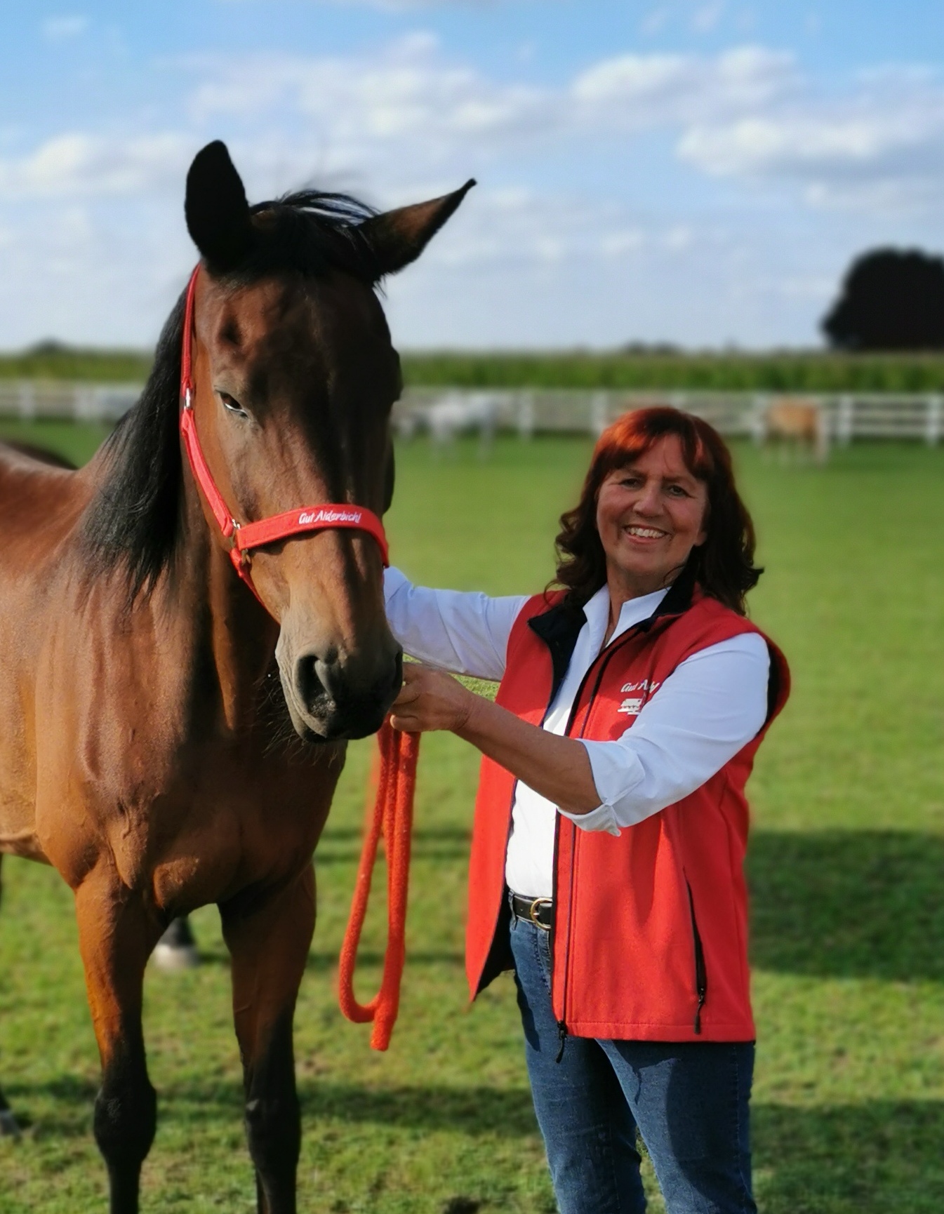 Trakehner GUSTL mit seiner Pferdemama Annette Engelhardt auf der Ballermann Ranch (Die Bildrechte liegen bei dem Verfasser der Mitteilung.) Trakehner GUSTL mit seiner Pferdemama Annette Engelhardt auf der Ballermann Ranch (Die Bildrechte liegen bei dem Verfasser der Mitteilung.)