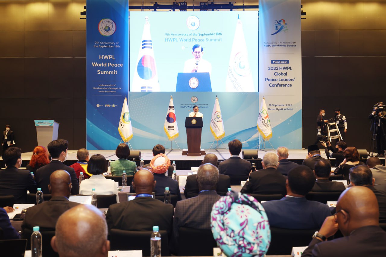 Gedenkrede des HWPL-Vorsitzenden Lee Man-hee (Bildquelle: HWPL) (Die Bildrechte liegen bei dem Verfasser der Mitteilung.) Gedenkrede des HWPL-Vorsitzenden Lee Man-hee (Bildquelle: HWPL) (Die Bildrechte liegen bei dem Verfasser der Mitteilung.)
