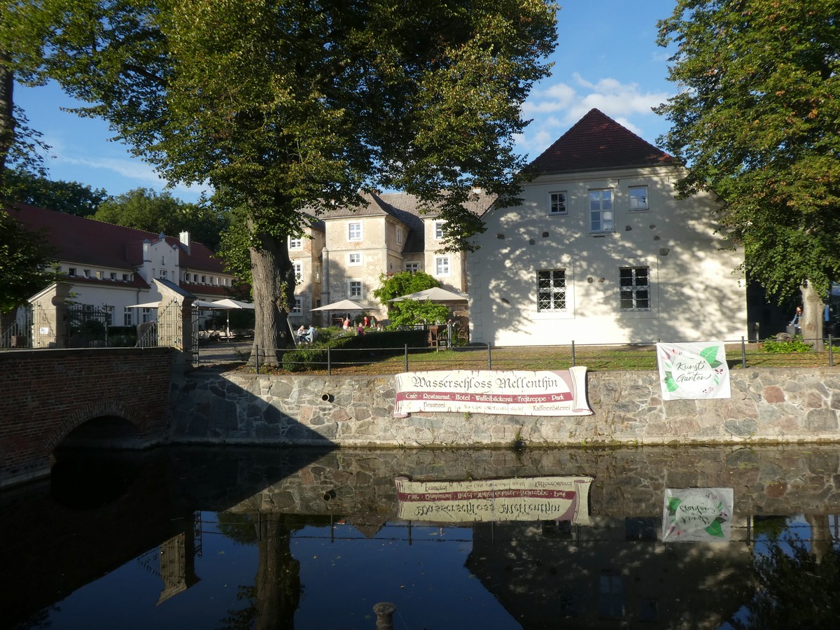 Den Goldenen Herbst im Wasserschloss Mellenthin auf Usedom genießen Den Goldenen Herbst im Wasserschloss Mellenthin auf Usedom genießen