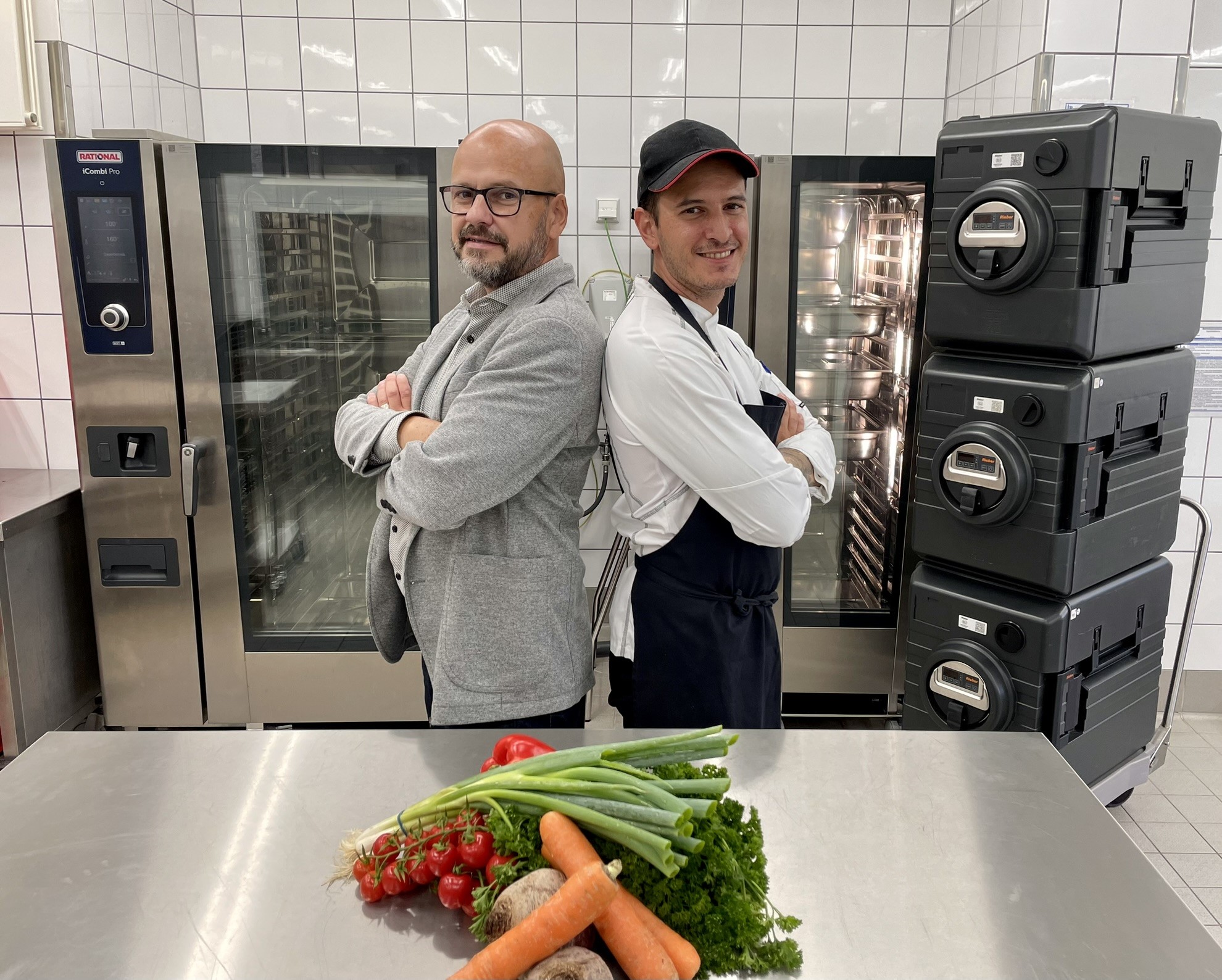Hoteldirektor Michael Mauersberger und Daniele Barbudo (Bildquelle: Best Western Premier IB Hotel Friedberger Warte)