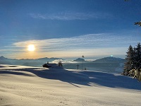 Schneelandschaft bei Sonnenschein (c) Patrick vom Berg (Parkhotel Burgmühle)