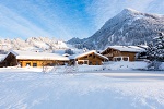 Chalet-Dorf in verschneiter Winterlandschaft (c) www.studiowaelder.com (Alpzitt Chalets) Chalet-Dorf in verschneiter Winterlandschaft (c) www.studiowaelder.com (Alpzitt Chalets)