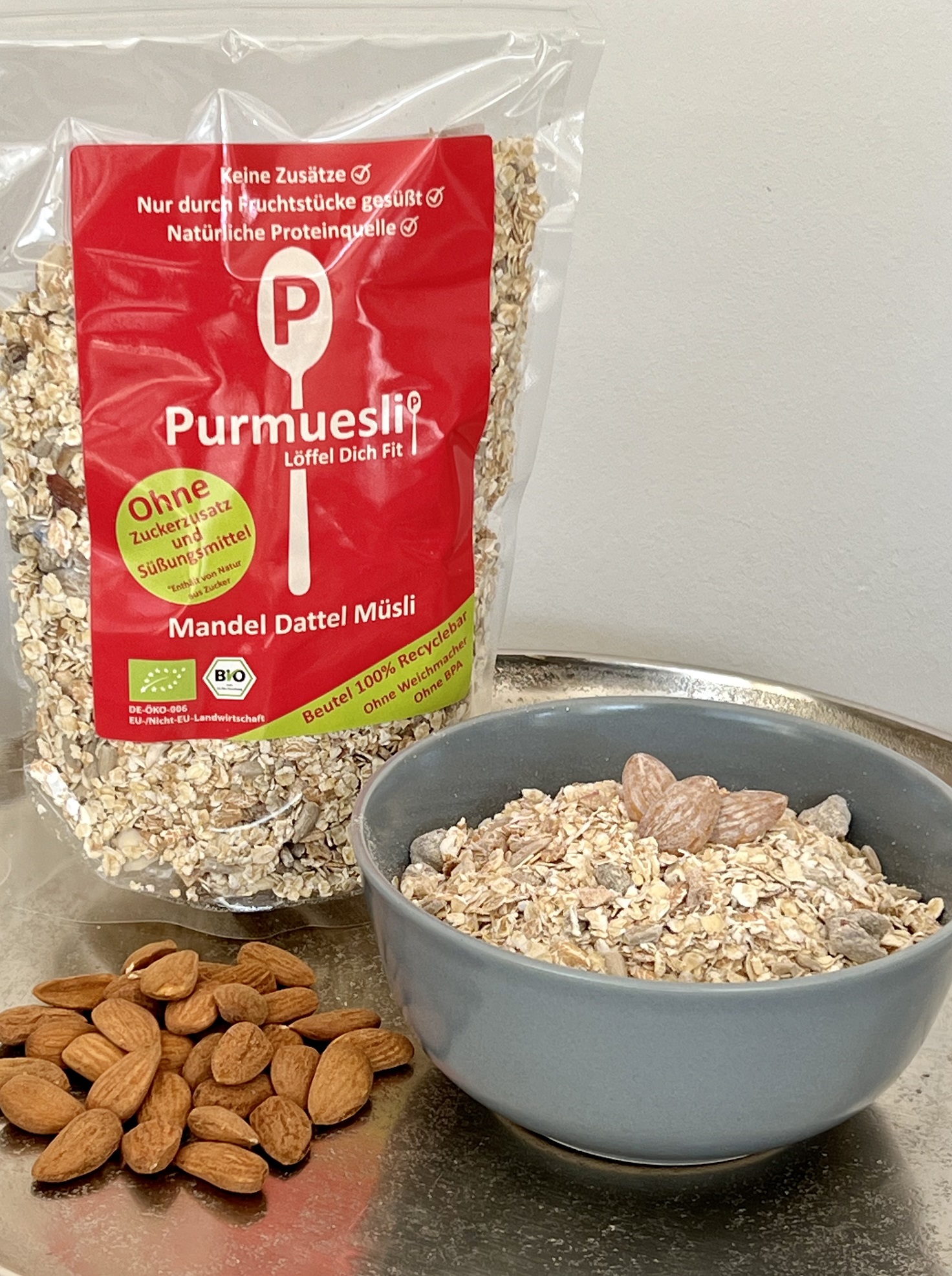 Das neue Mandel-Dattel-Müsli kommt ohne Zucker und Zuckerersatz aus (Die Bildrechte liegen bei dem Verfasser der Mitteilung.)