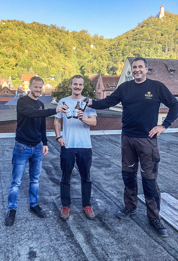 Von links: Christoph Kumpf (Geschäftsführer), Samuel Sänger, Daniel Giebel (Betriebsleiter) (Die Bildrechte liegen bei dem Verfasser der Mitteilung.) Von links: Christoph Kumpf (Geschäftsführer), Samuel Sänger, Daniel Giebel (Betriebsleiter) (Die Bildrechte liegen bei dem Verfasser der Mitteilung.)