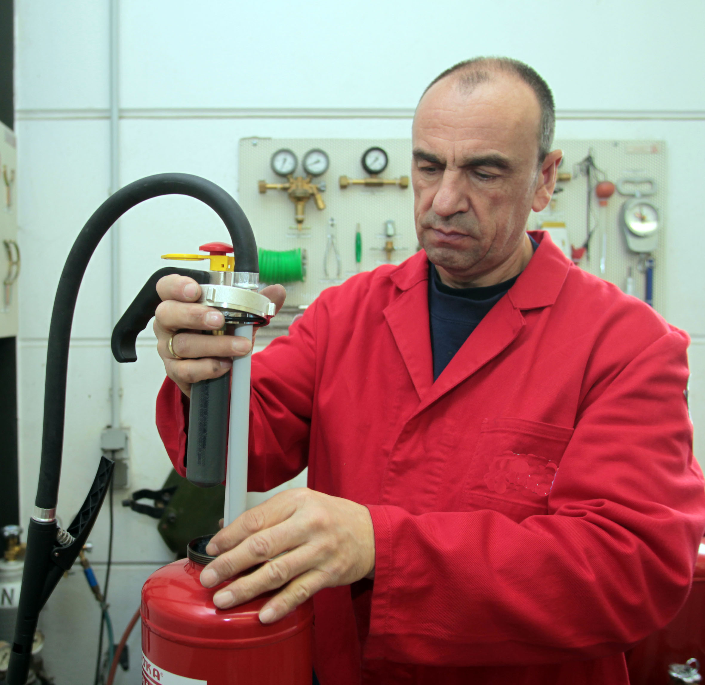 Feuerlöscher müssen im Notfall nicht nur griffbereit, sondern auch voll funktionsfähig sein (Die Bildrechte liegen bei dem Verfasser der Mitteilung.)