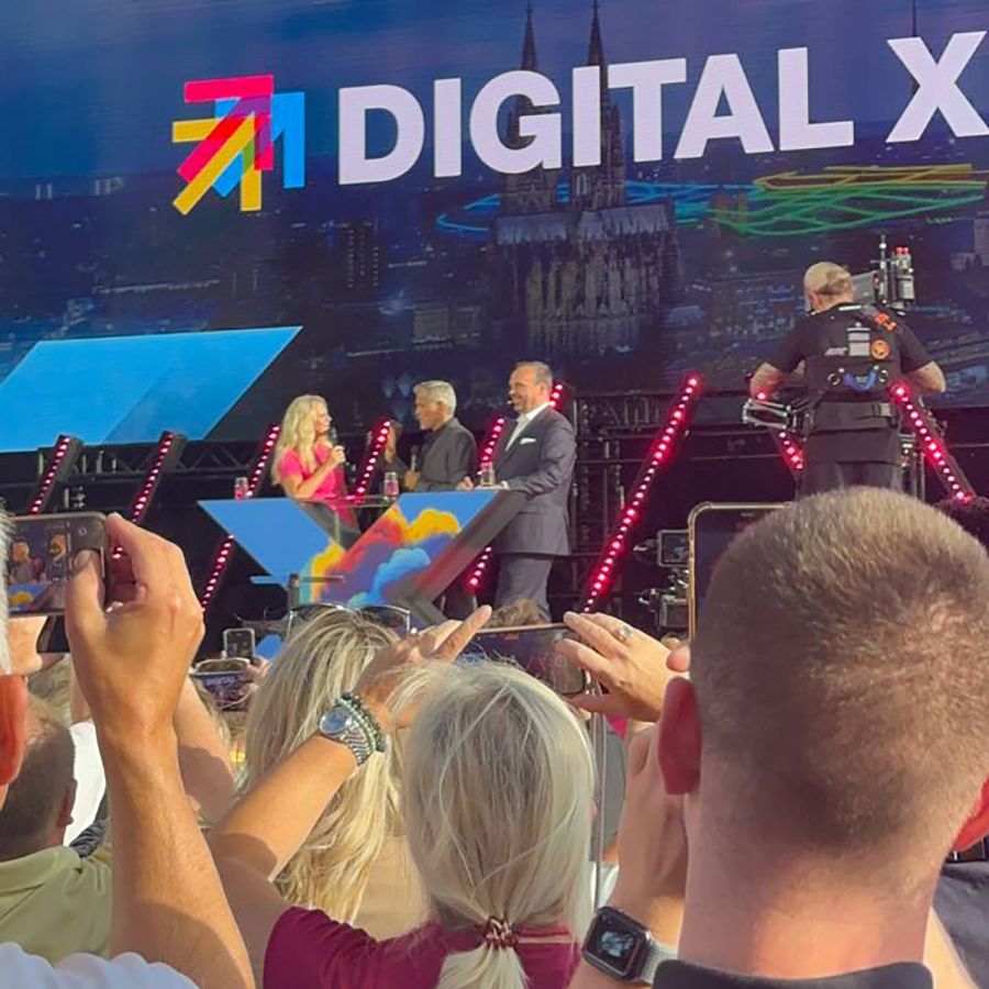 Digitalisierung im Handwerk voranbringen: Digiwerkstatt 4.B besucht die Digital X. (© ) Digitalisierung im Handwerk voranbringen: Digiwerkstatt 4.B besucht die Digital X. (© )