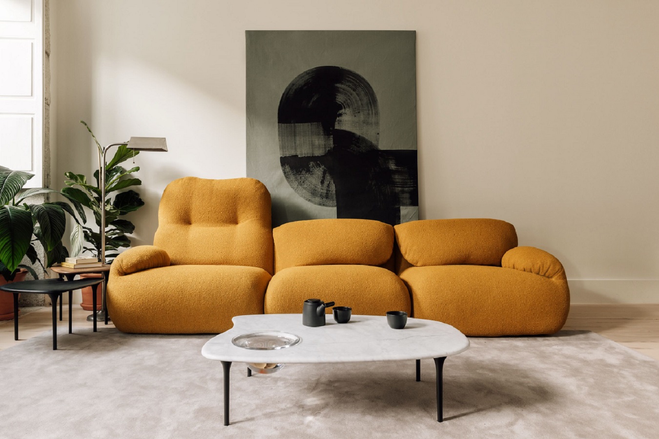 Herman Miller - Sofa Luva und Tisch Cyclade von Gabriel Tan (© Herman Miller) Herman Miller - Sofa Luva und Tisch Cyclade von Gabriel Tan (© Herman Miller)