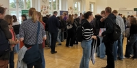 AUF IN DIE WELT Messe in Berlin – Viel Interesse (Stiftung Völkerverständigung) AUF IN DIE WELT Messe in Berlin – Viel Interesse (Stiftung Völkerverständigung)