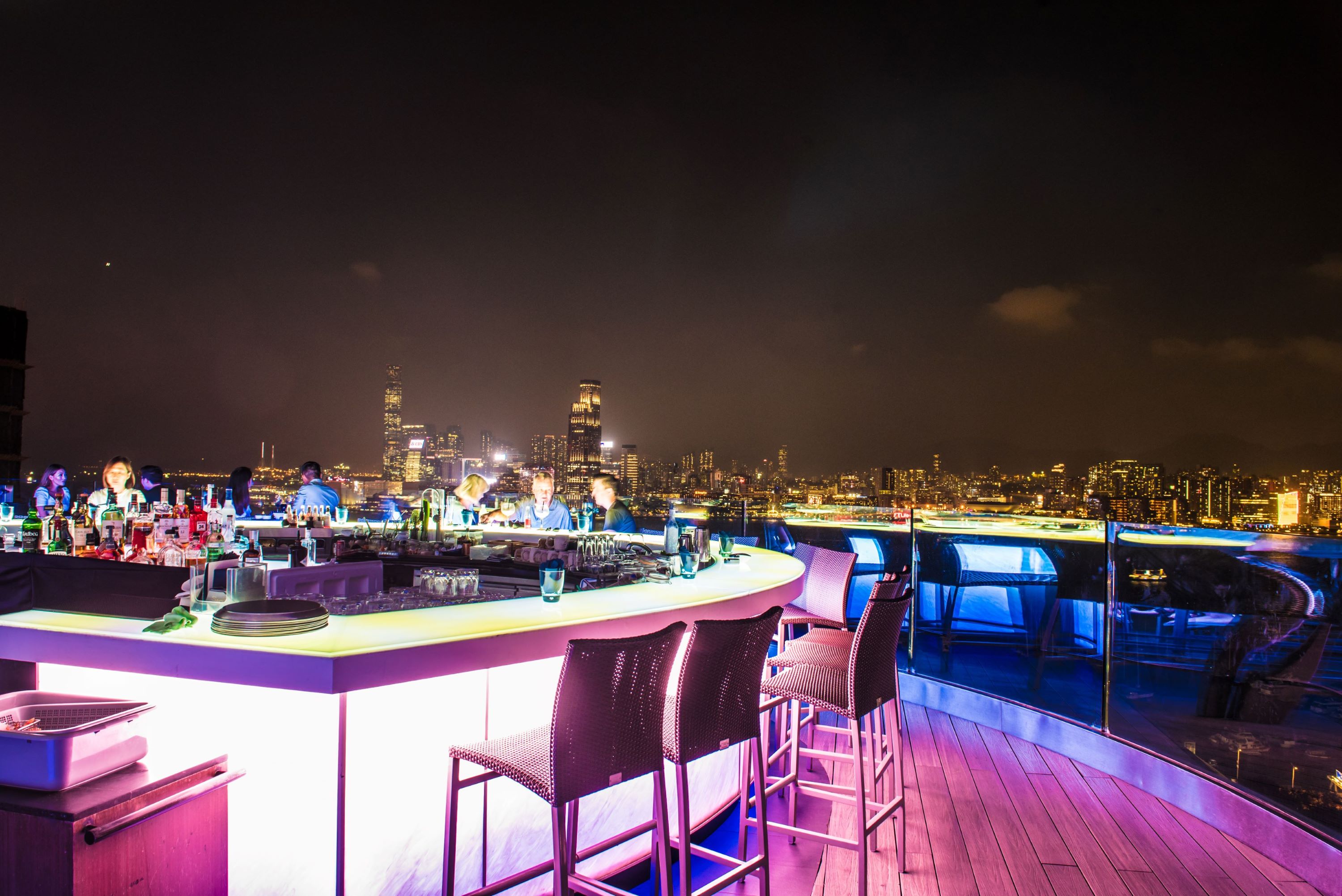 Causeway Bay_SKYE rooftop bar and restaurant (Bildquelle:©Hong Kong Tourism Board) Causeway Bay_SKYE rooftop bar and restaurant (Bildquelle:©Hong Kong Tourism Board)