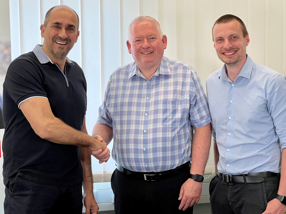 v.l.n.r.: S. Angele, Geschäftsführer STL; T. Page, Regional Sales Director; J. Klenke, GF STL (Die Bildrechte liegen bei dem Verfasser der Mitteilung.)