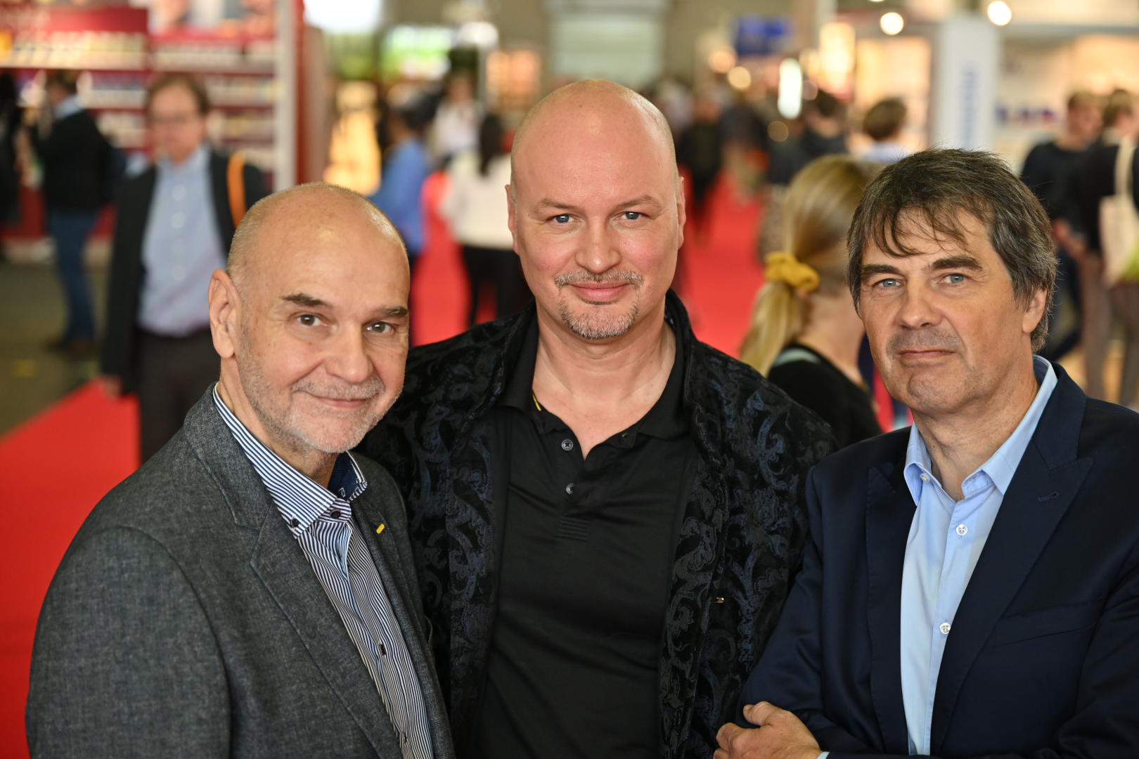 Verleger Thomas Göller, Markus Miksch und Volker Pietzsch a. d. Frankfurter Buchmesse 2022 (Die Bildrechte liegen bei dem Verfasser der Mitteilung.) Verleger Thomas Göller, Markus Miksch und Volker Pietzsch a. d. Frankfurter Buchmesse 2022 (Die Bildrechte liegen bei dem Verfasser der Mitteilung.)